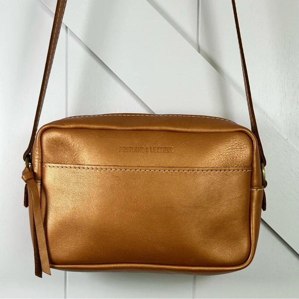 Genuine authentic “Portland Leather” camera style Crossbody bag - Picture 6 of 11
